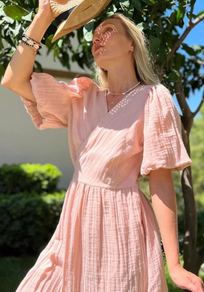 Robe rose d'été en gaze de coton