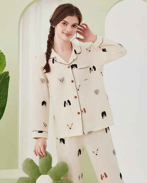 Pyjama femme gaze de coton crème à motifs chiens